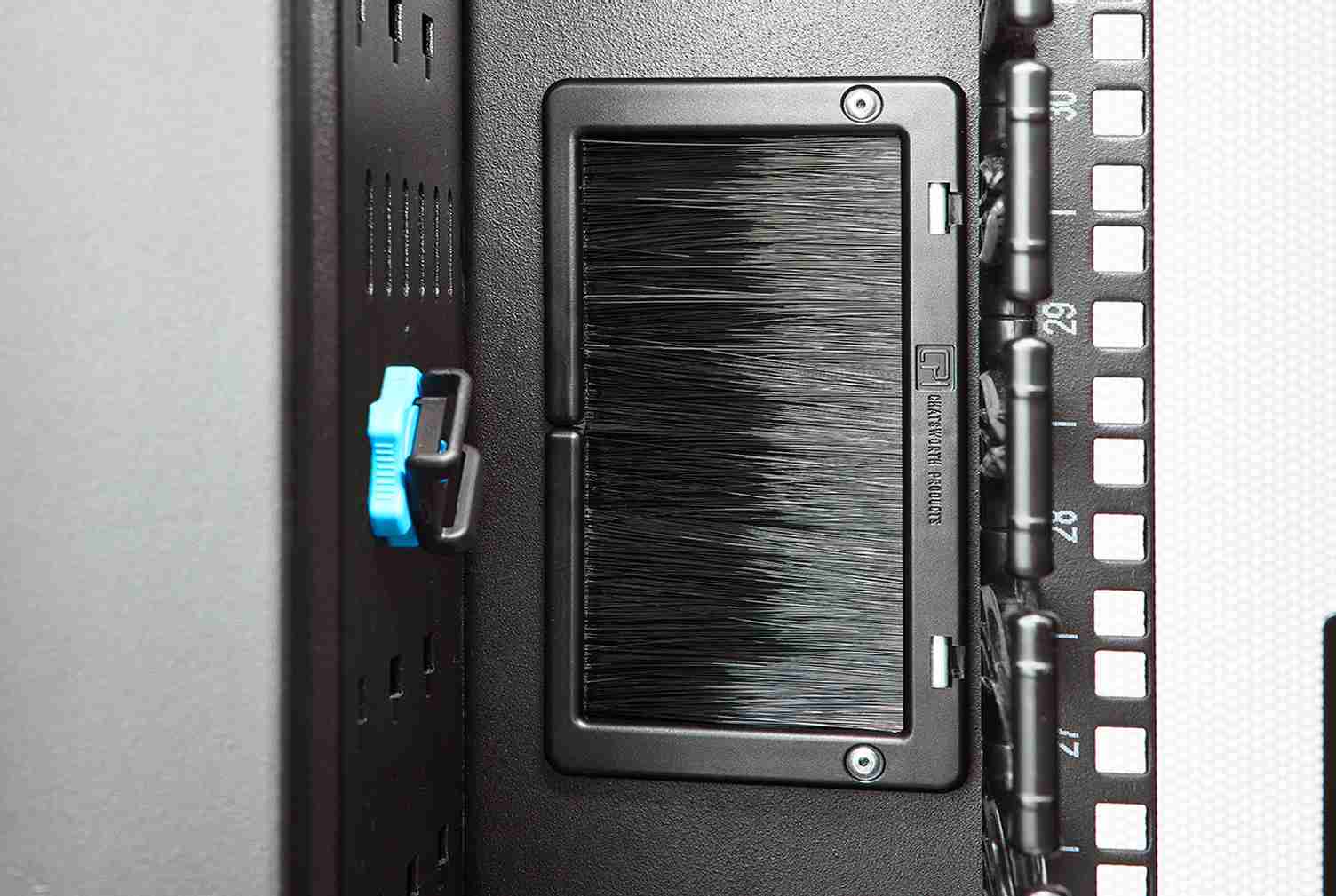 Equipment Mounting Rail Brush Kit for ZetaFrame Cabinet